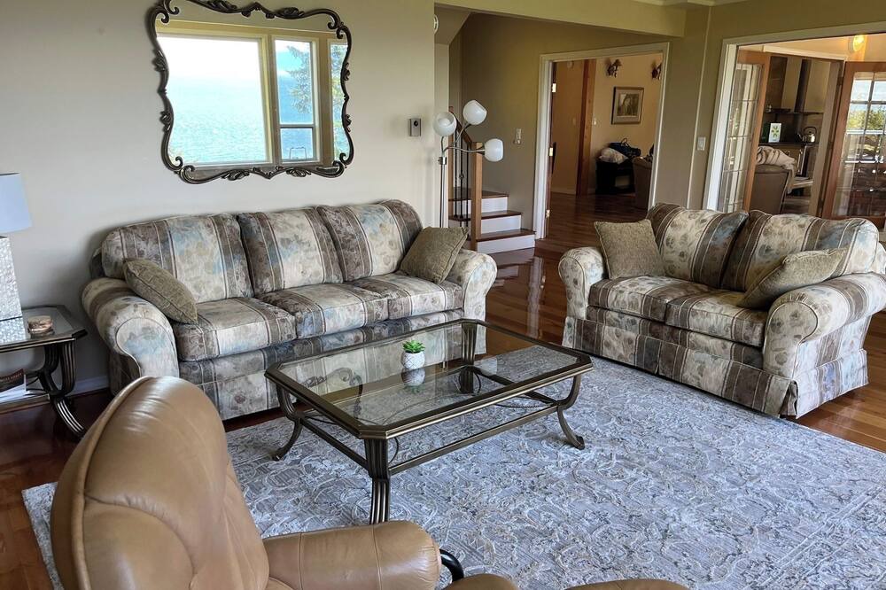 Photo of Livingroom in Juan de Fuca Electoral Area