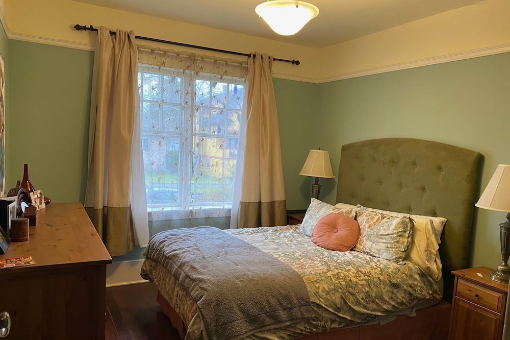 Photo of Bedroom in Grandview-Woodland