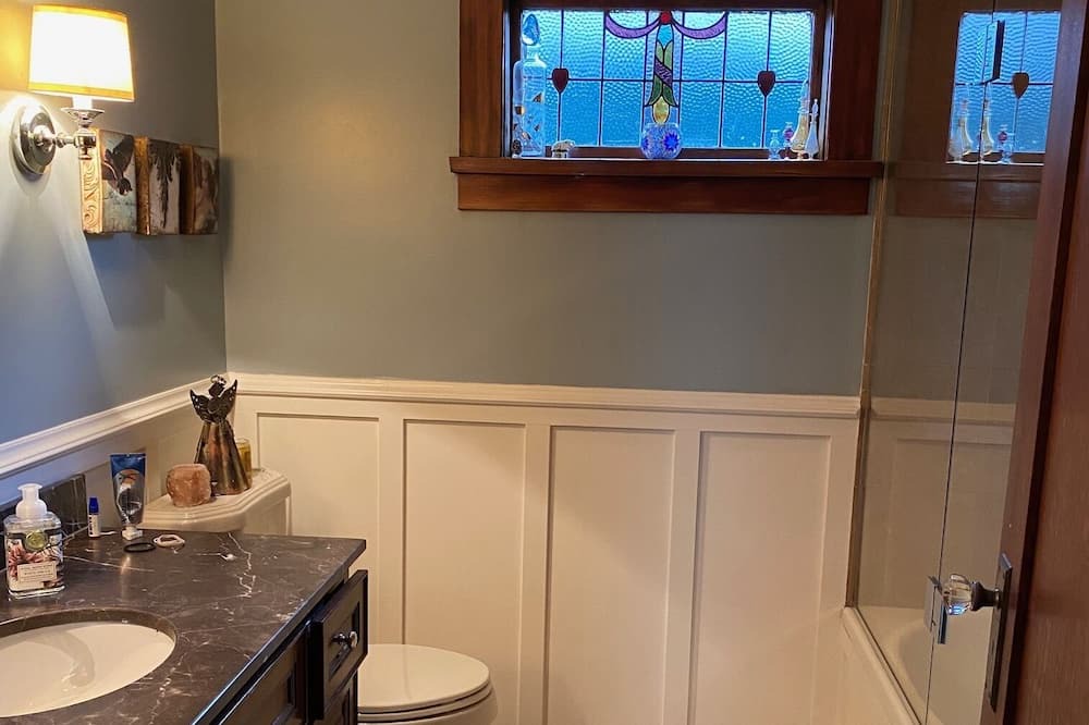 Photo of Bathroom in Grandview-Woodland
