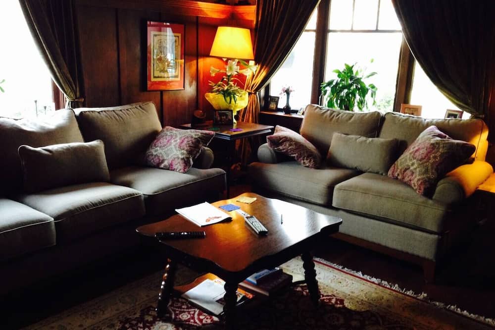 Photo of Livingroom in Grandview-Woodland