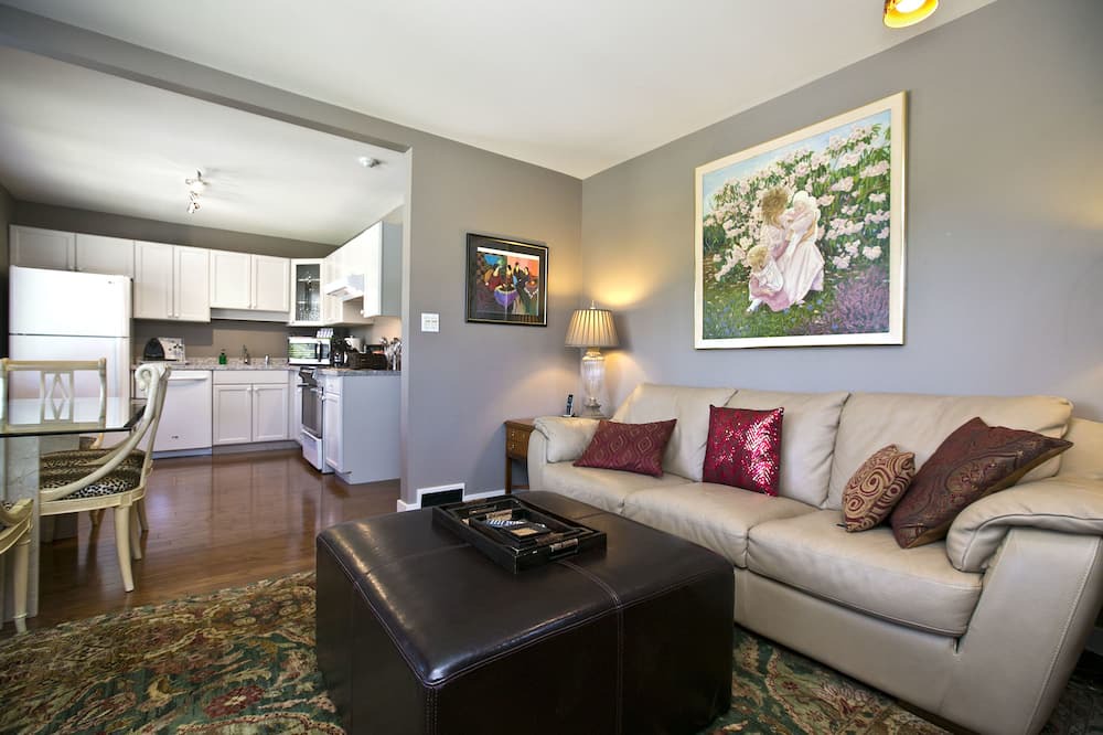 Photo of Livingroom in Kitsilano