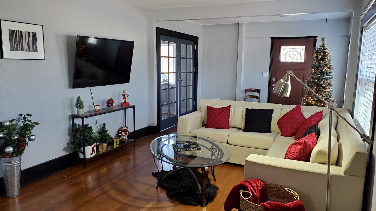 Photo of Livingroom in Delmar Parkway