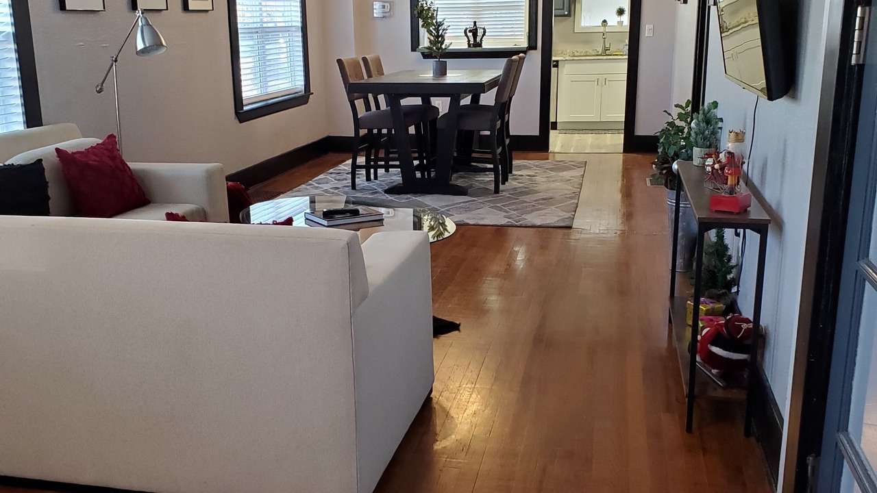 Photo of Livingroom in Delmar Parkway