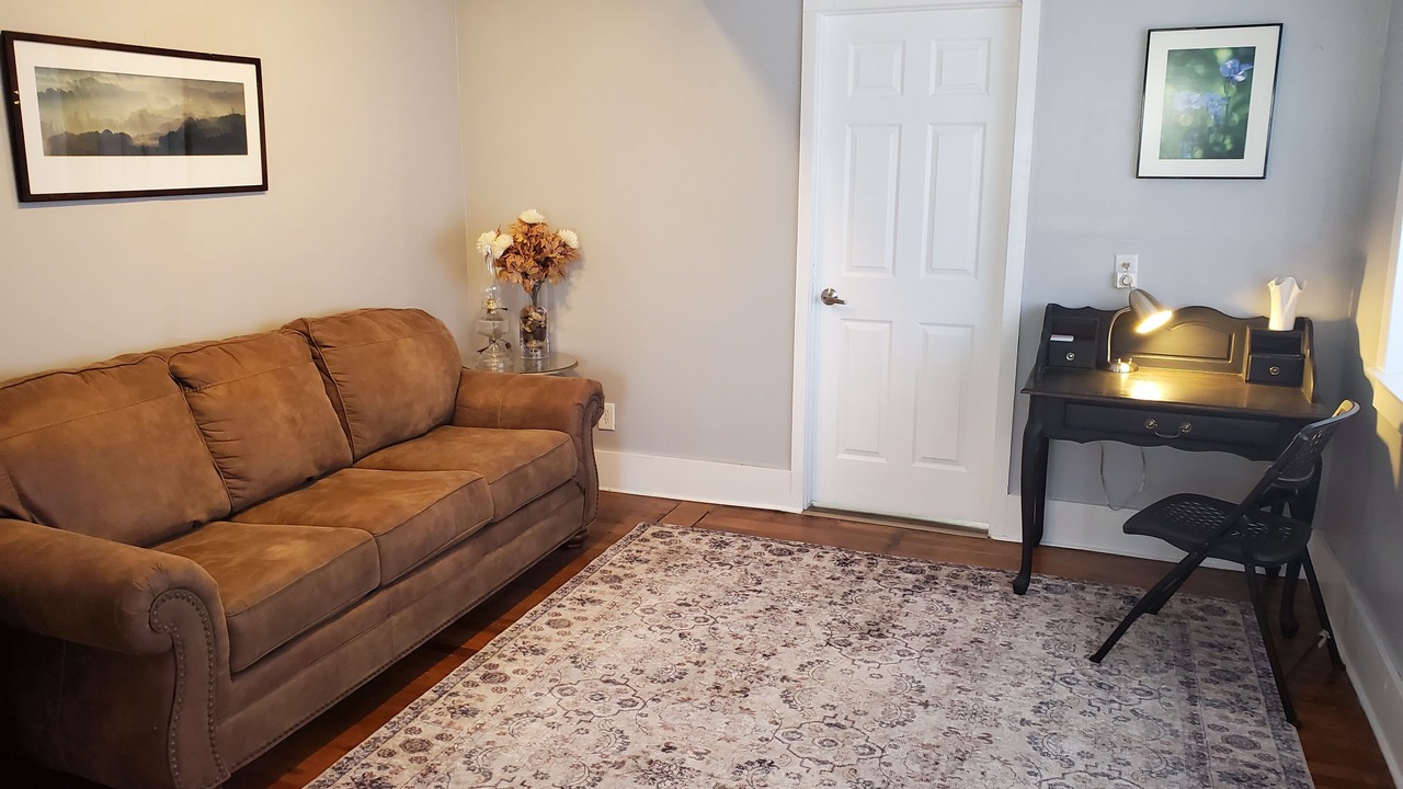 Photo of Livingroom in Delmar Parkway