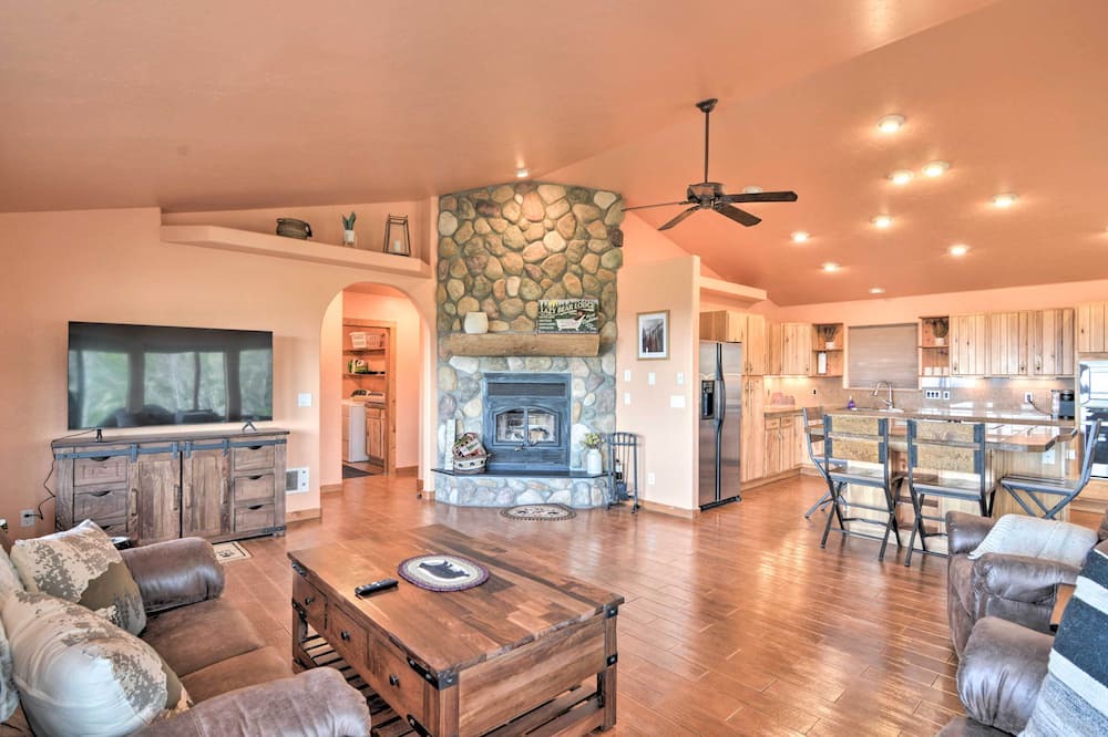 Photo of Livingroom in Warm Springs