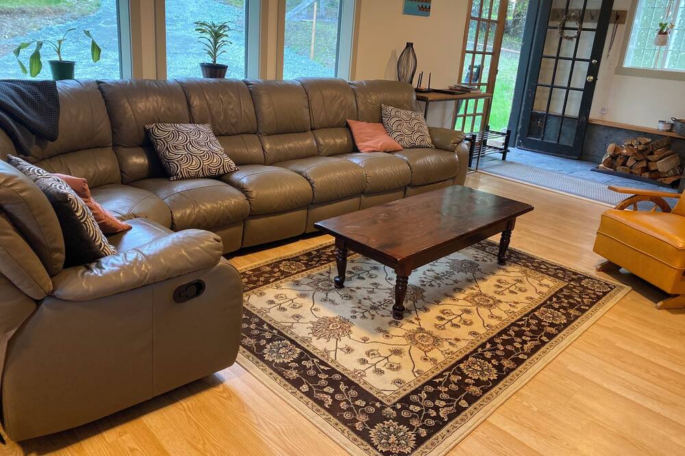 Photo of Livingroom in Duncan