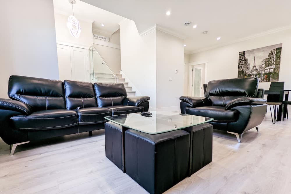 Photo of Livingroom in Burnaby