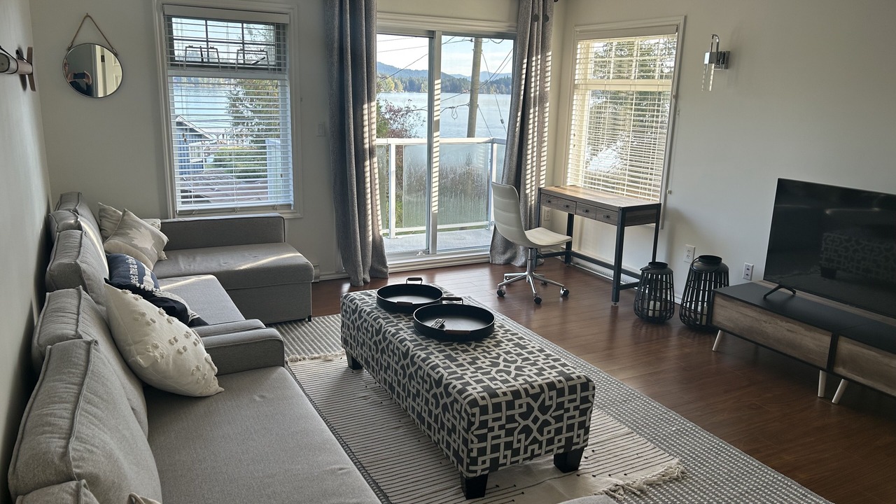Photo of Livingroom in Shawnigan Lake