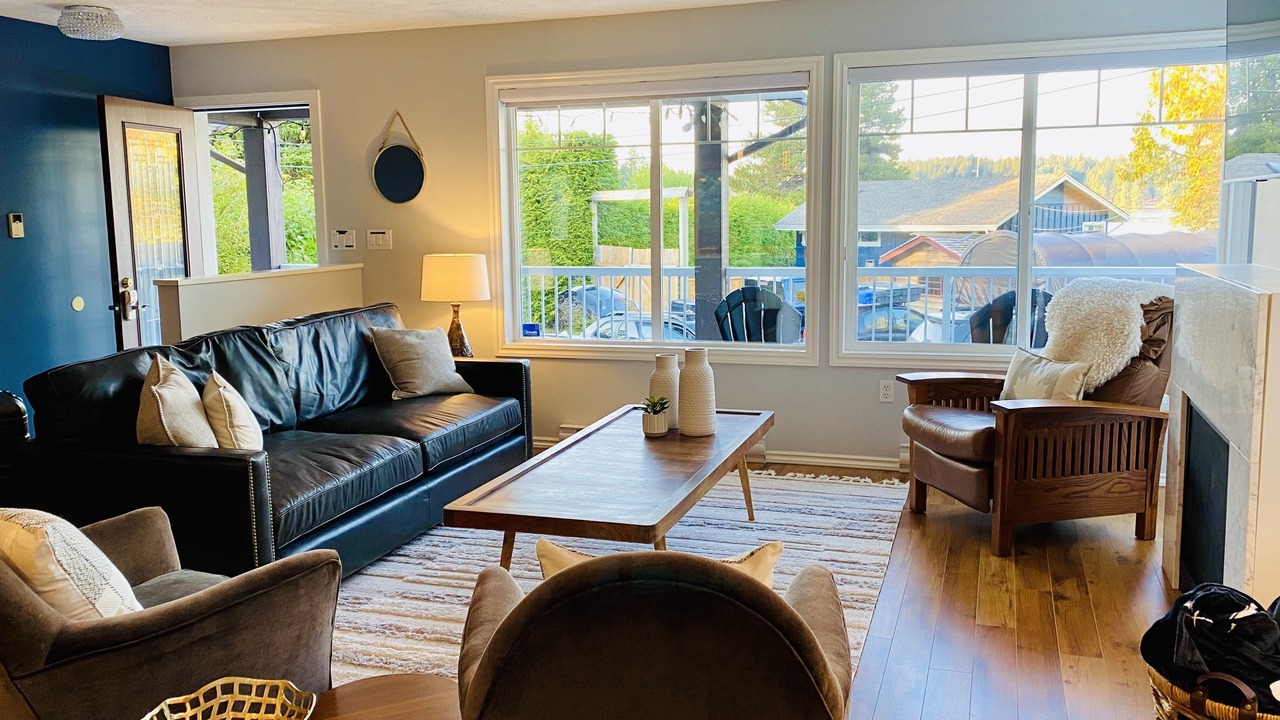 Photo of Livingroom in Shawnigan Lake