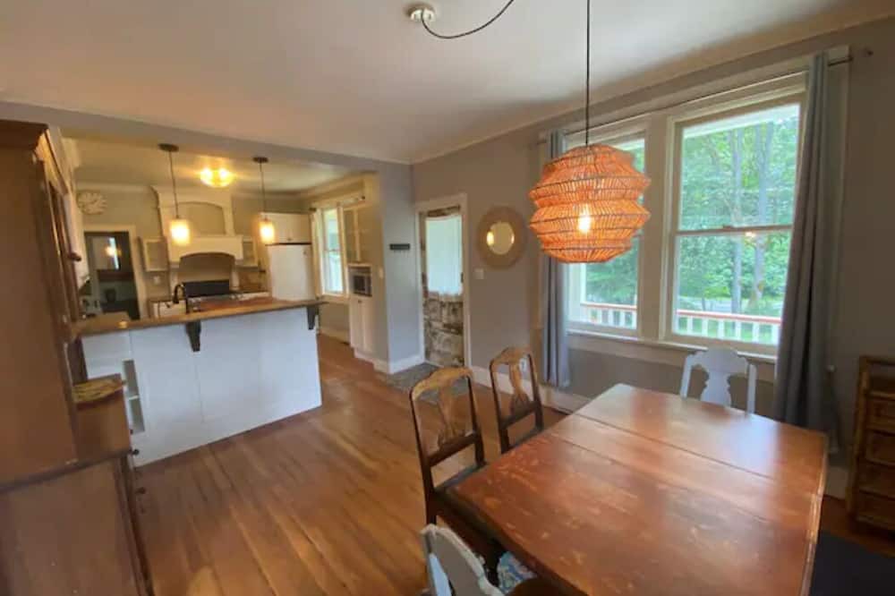 Photo of Livingroom in Shawnigan Lake