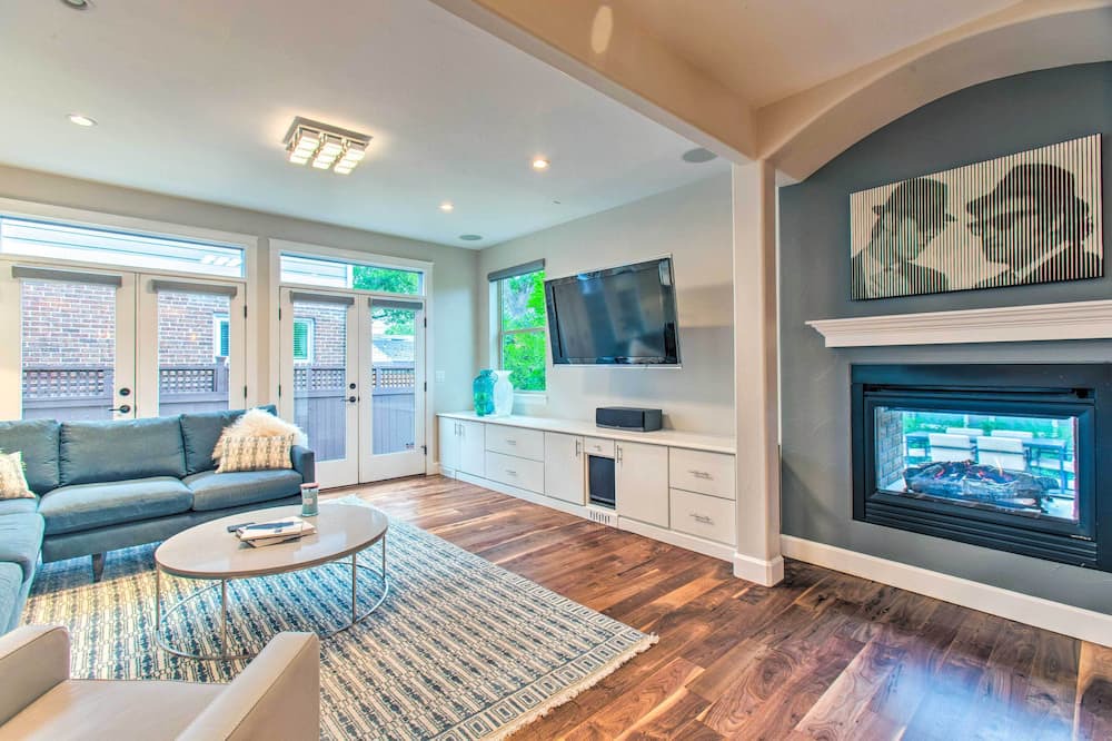 Photo of Livingroom in Washington Park West