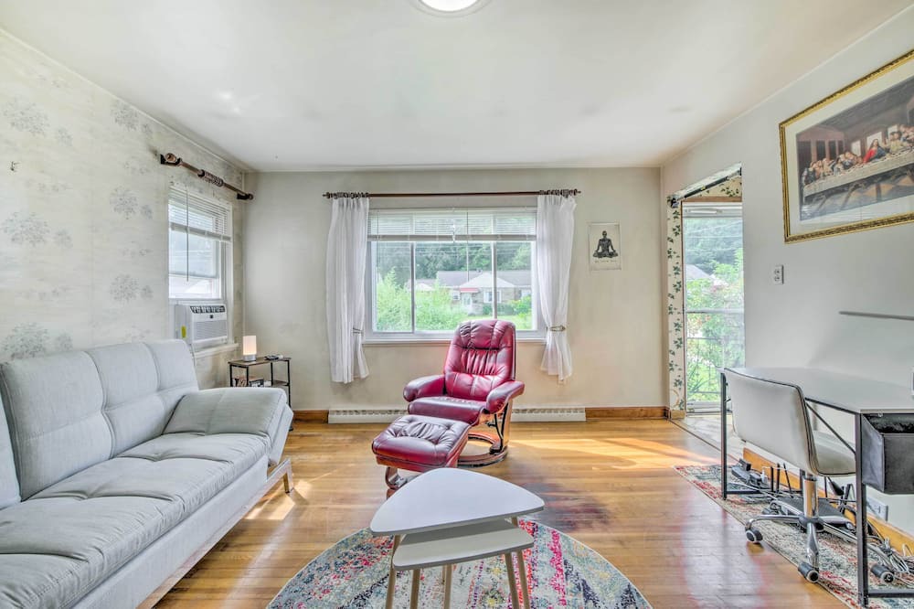 Photo of Livingroom in Mayfield Heights