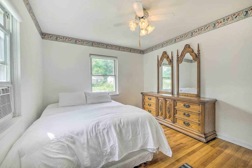 Photo of Bedroom in Mayfield Heights