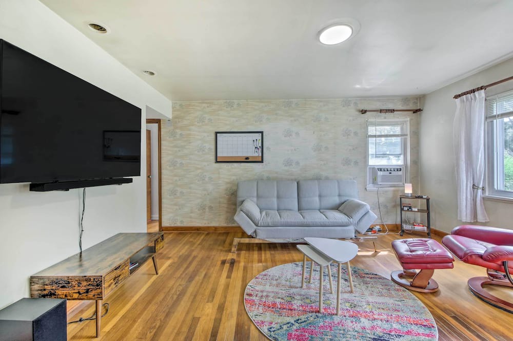 Photo of Livingroom in Mayfield Heights