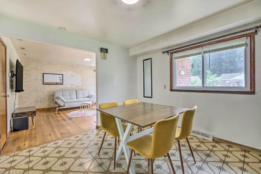 Photo of Livingroom in Mayfield Heights