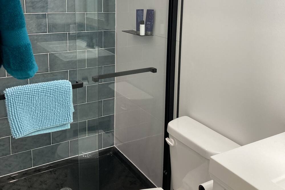 Photo of Bathroom in Anglemont