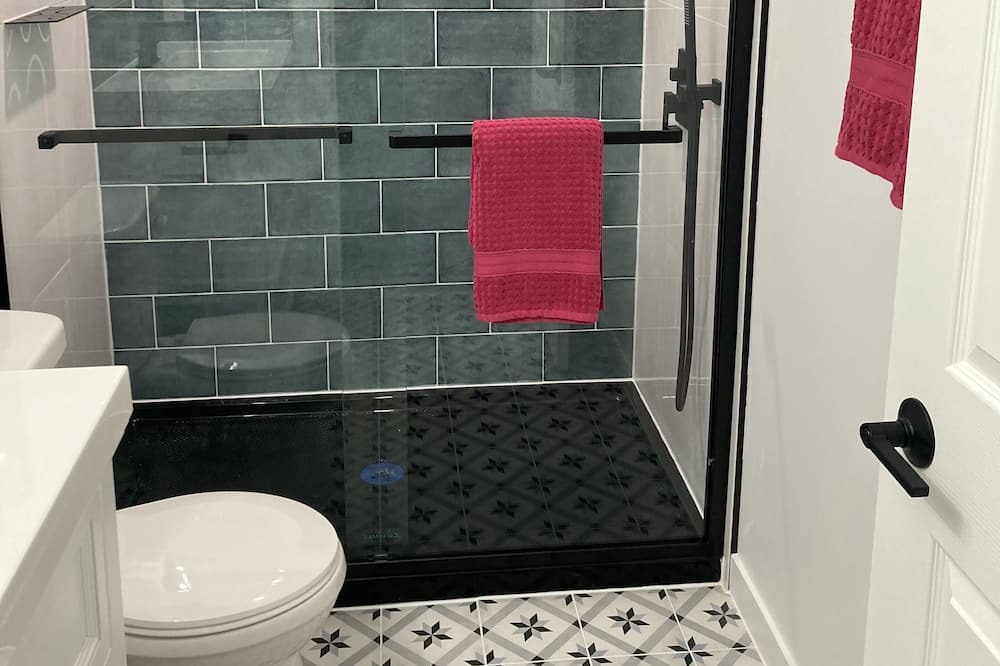Photo of Bathroom in Anglemont