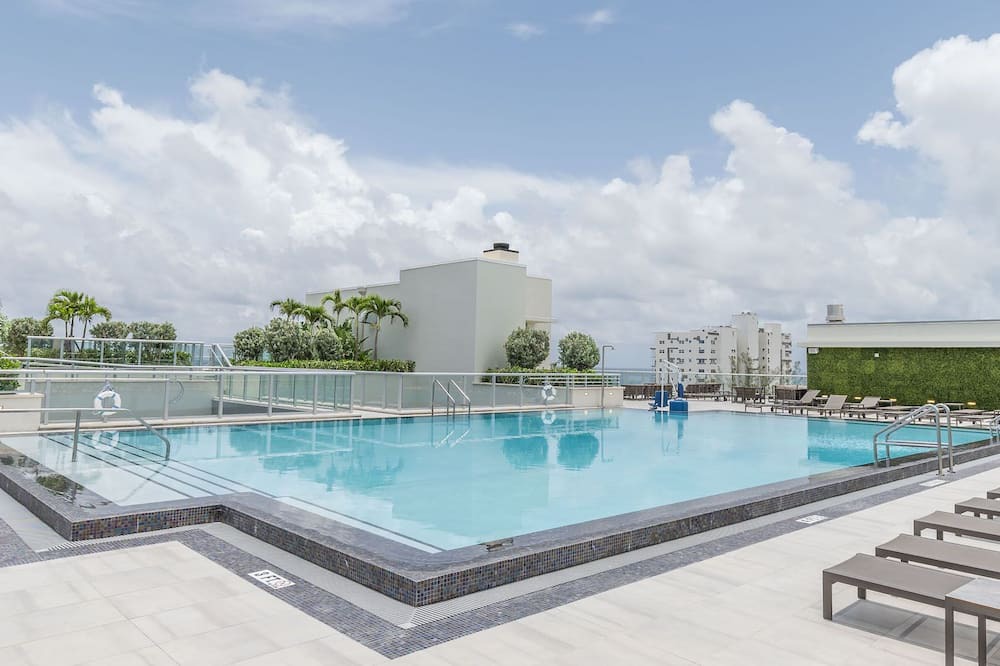 Photo of Outdoor in Hollywood Lakes