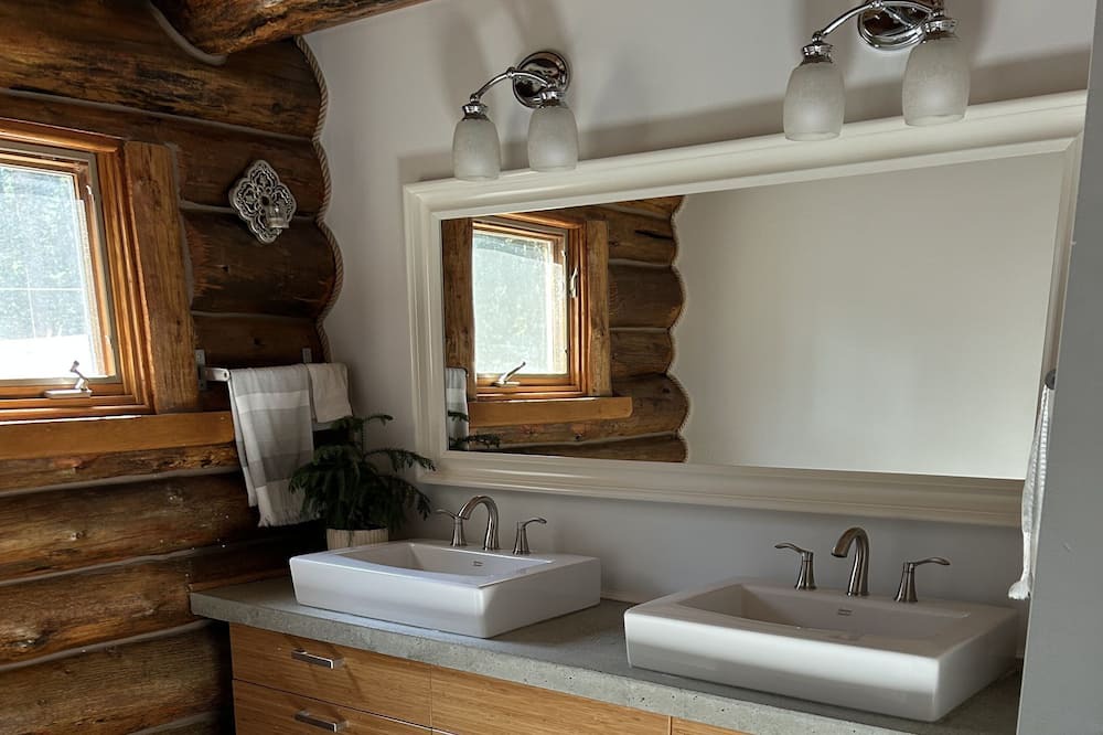 Photo of Bathroom in Alhambra