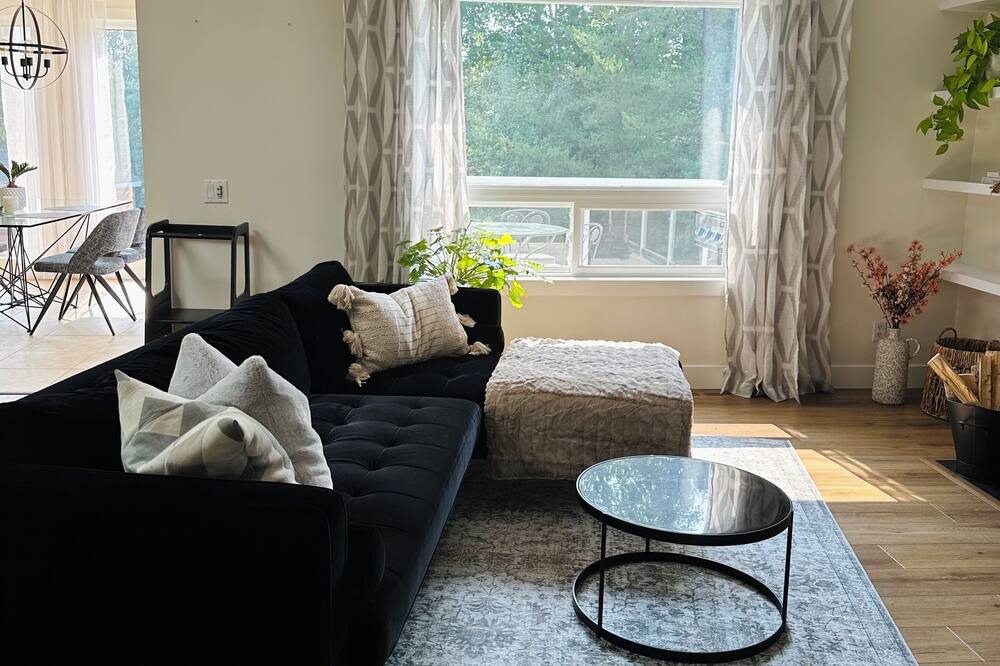 Photo of Livingroom in Division No. 11