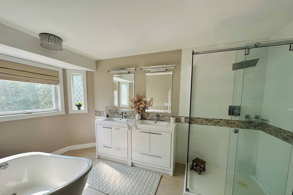Photo of Bathroom in Division No. 11