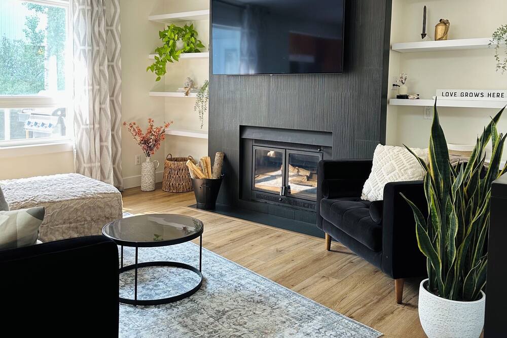 Photo of Livingroom in Division No. 11