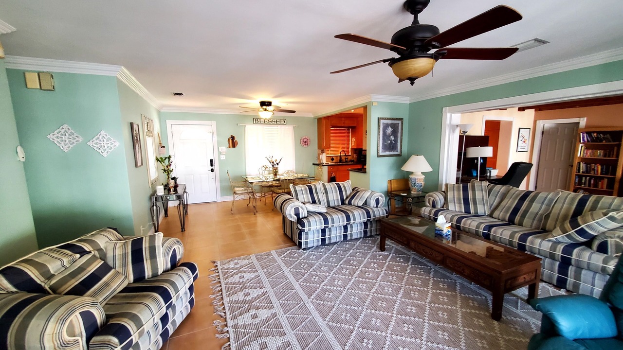 Photo of Livingroom in Garden Isles