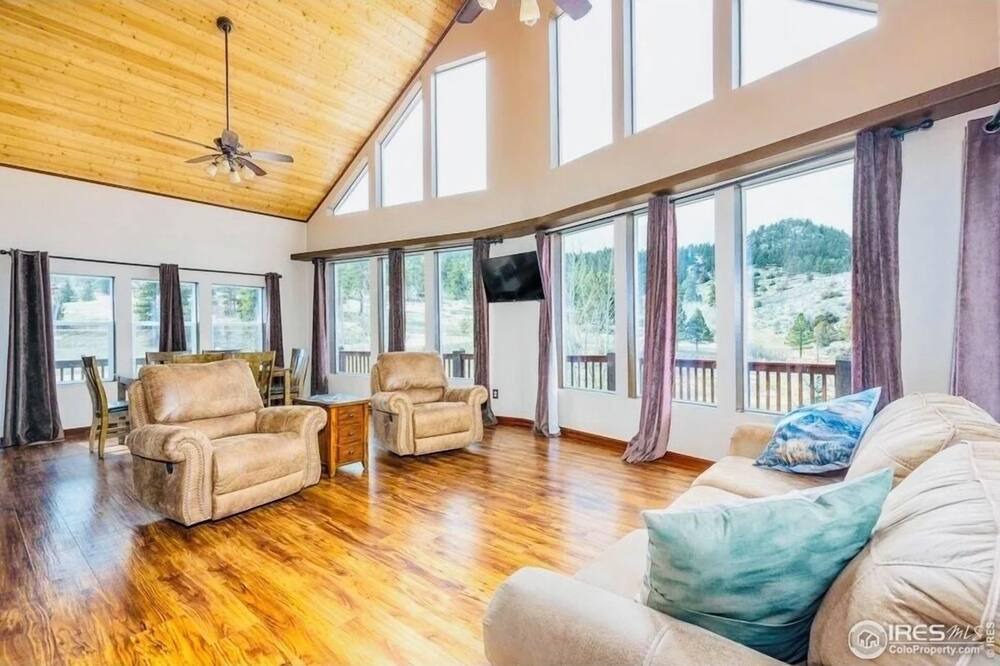Photo of Livingroom in Glacier View Meadows