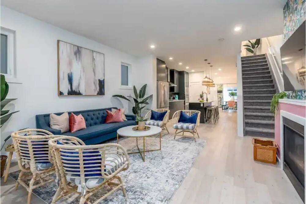Photo of Livingroom in Northwest Edmonton
