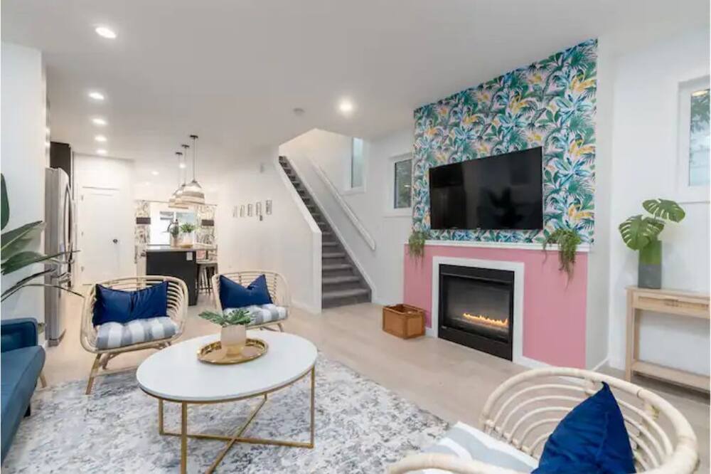 Photo of Livingroom in Northwest Edmonton