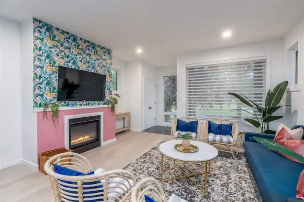 Photo of Livingroom in Northwest Edmonton