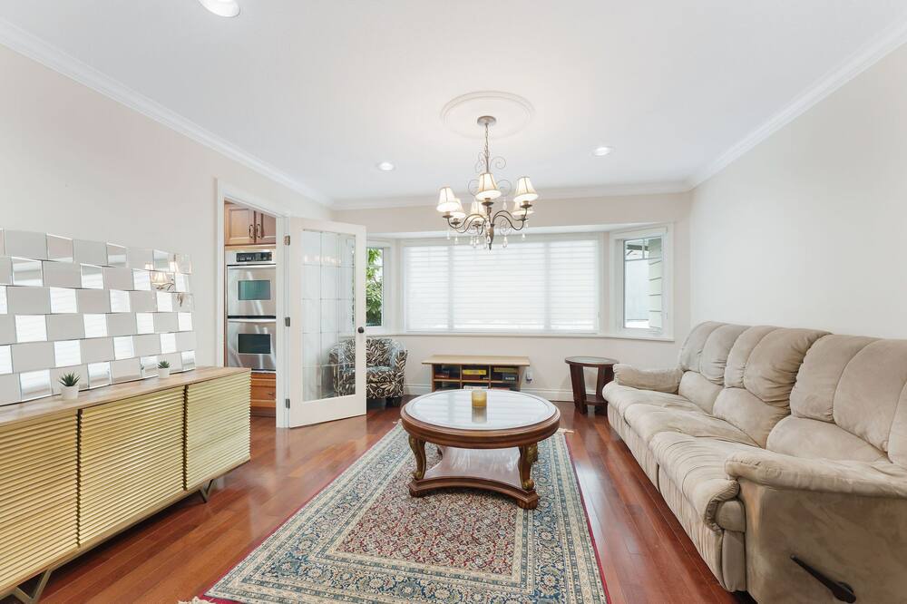 Photo of Livingroom in Surrey