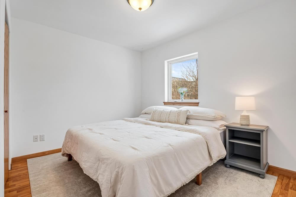 Photo of Bedroom in Basalt