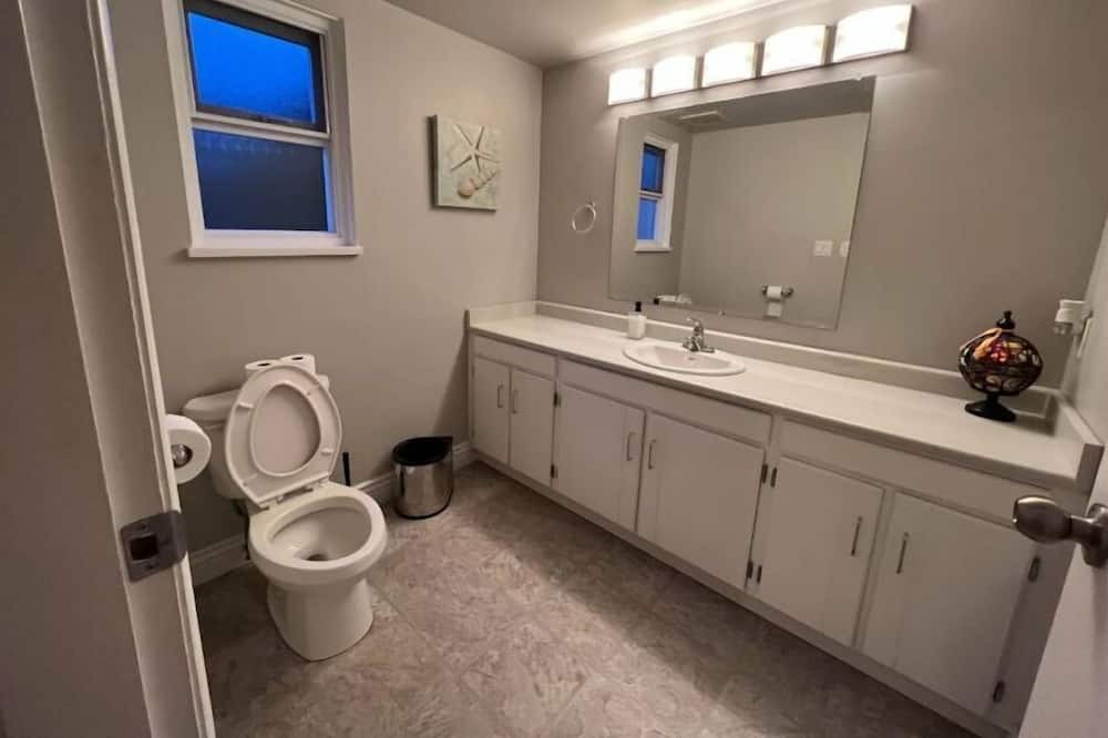Photo of Bathroom in Delta