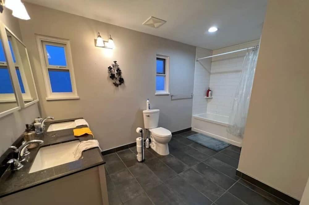 Photo of Bathroom in Delta