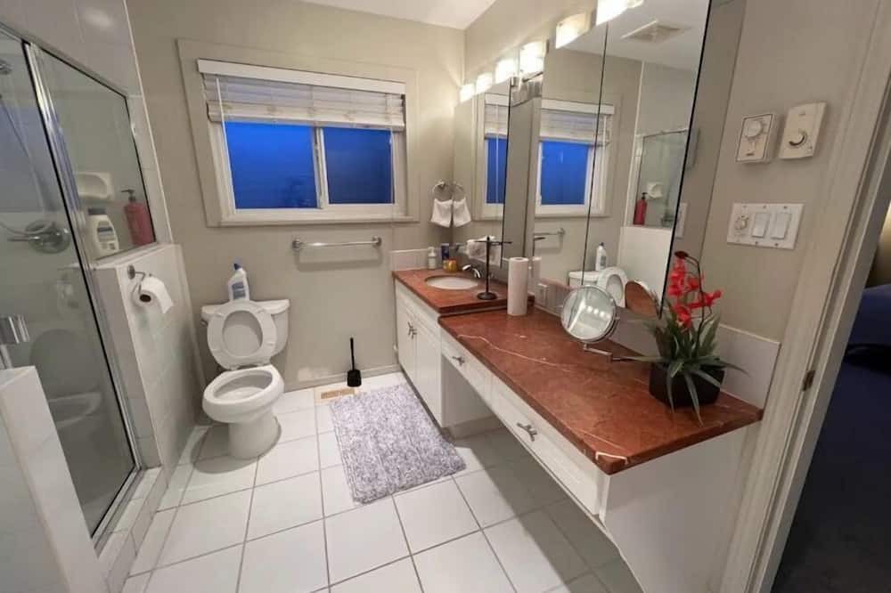 Photo of Bathroom in Delta
