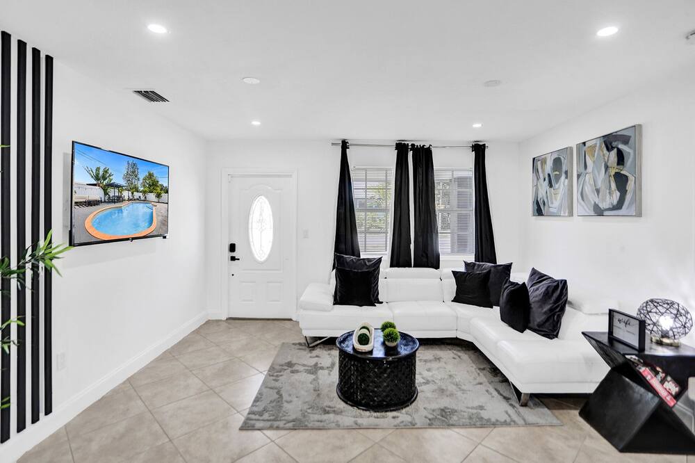 Photo of Livingroom in Ives Estates