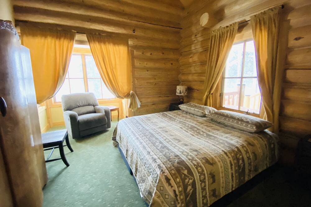Photo of Bedroom in South Fork