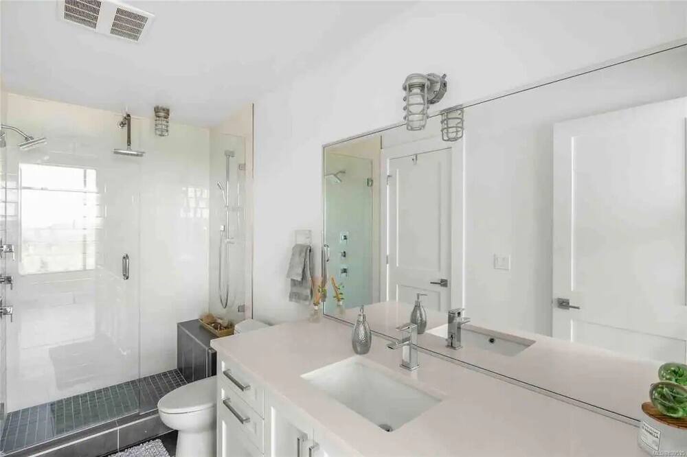 Photo of Bathroom in Bear Mountain Resort