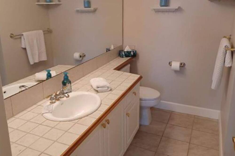 Photo of Bathroom in James Bay