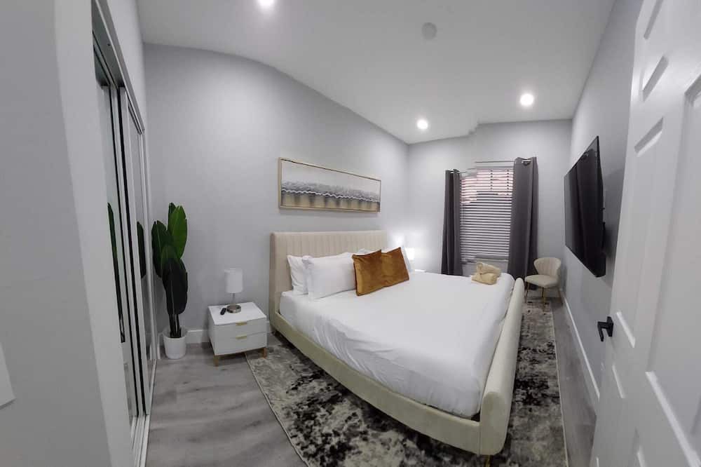Photo of Bedroom in Coconut Creek