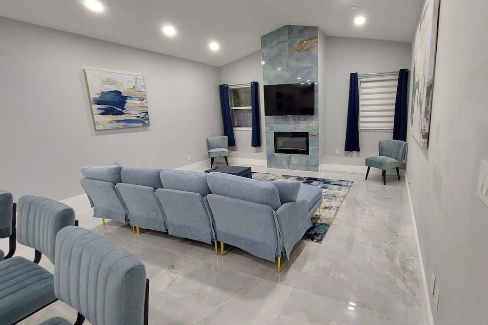 Photo of Livingroom in Coconut Creek