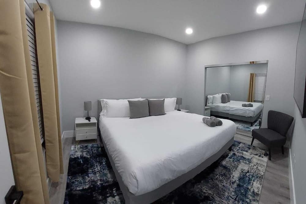Photo of Bedroom in Coconut Creek