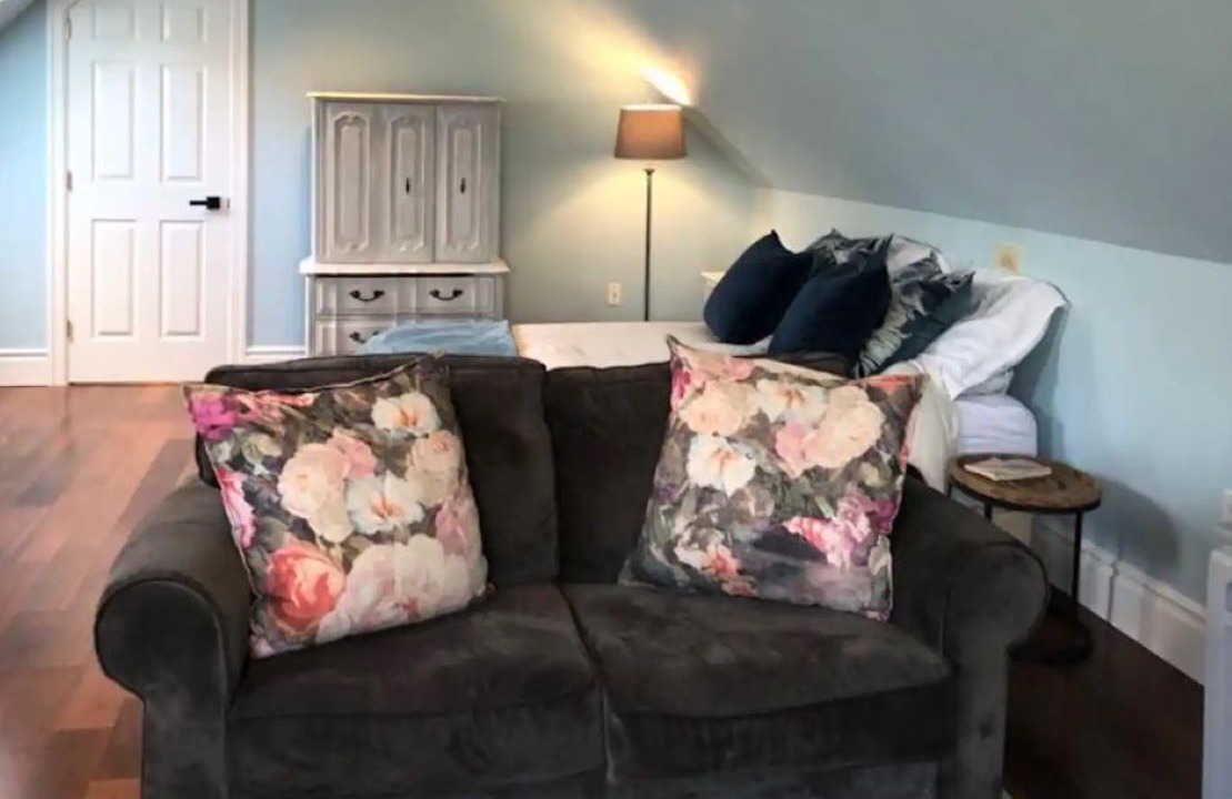 Photo of Livingroom in Metro Vancouver Regional District