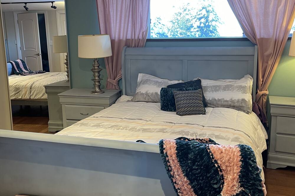 Photo of Bedroom in Lions Bay