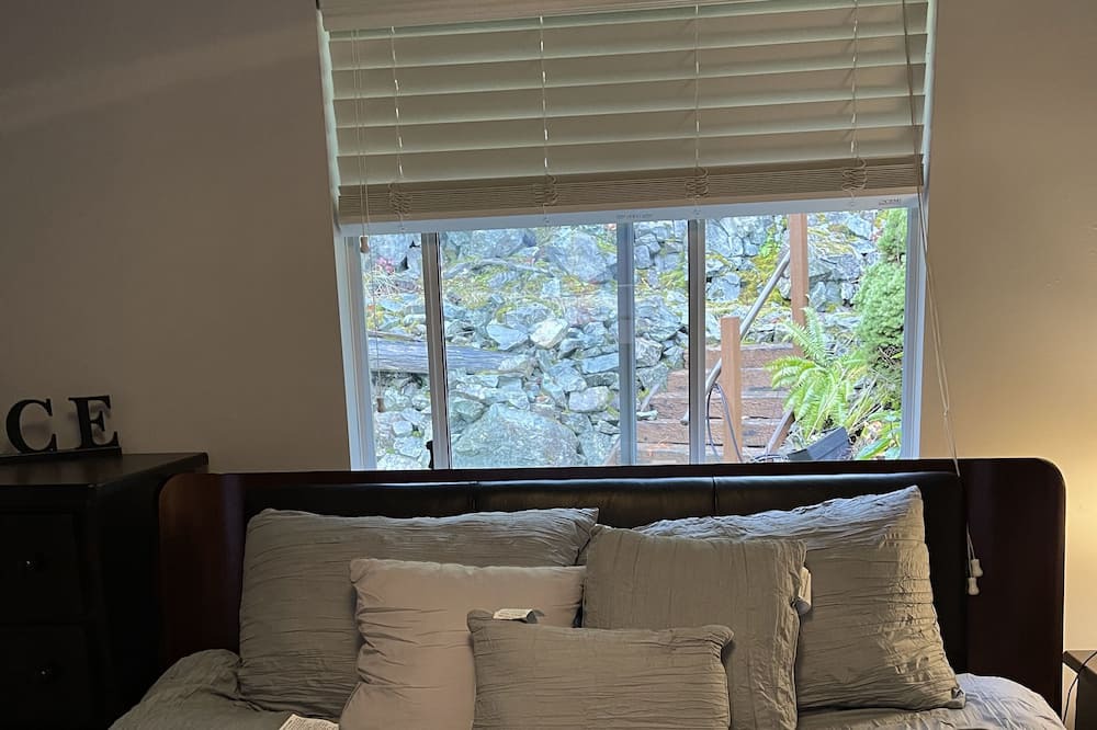 Photo of Bedroom in Lions Bay