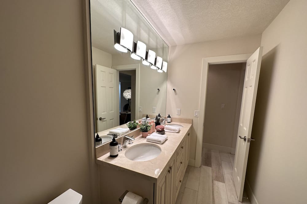 Photo of Bathroom in Lake Ida Shores