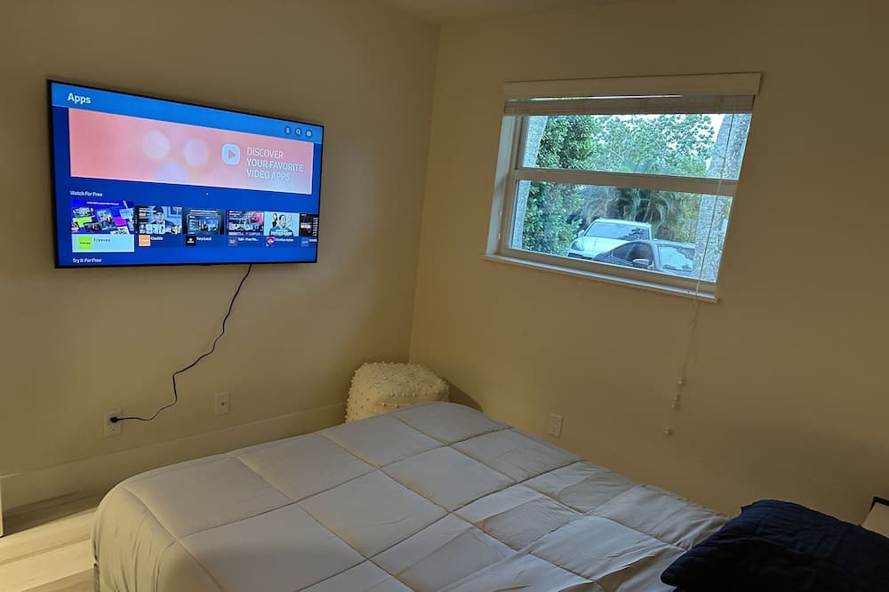 Photo of Bedroom in Lake Ida Shores