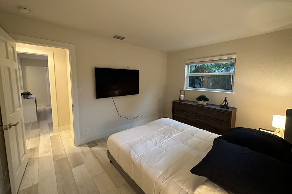 Photo of Bedroom in Lake Ida Shores