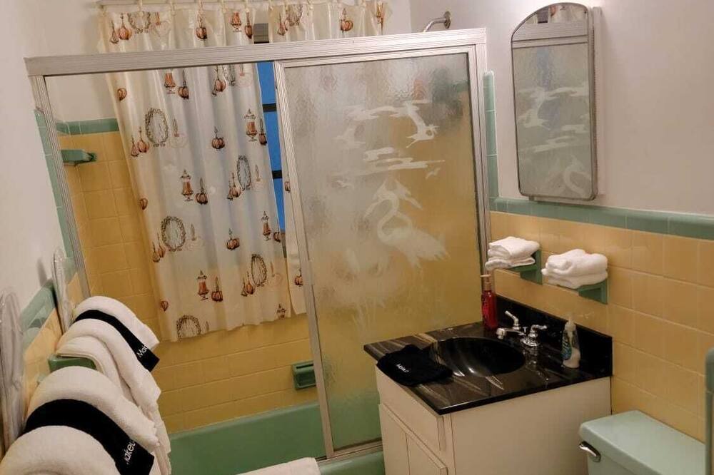 Photo of Bathroom in Harbor Village